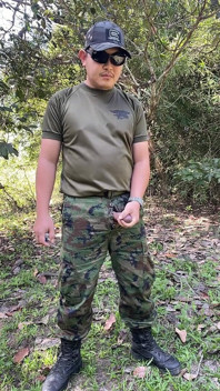 Napalona Solider Thai szarpie się i spuści w pracy