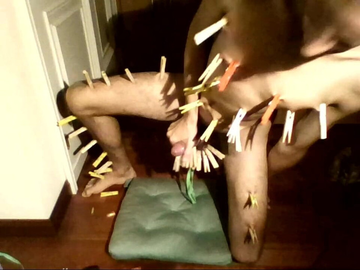 Slave Sparrow: Oděvní kolíky BDSM otrok