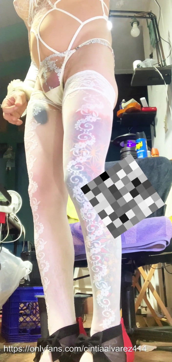 Benito414: Shemale White Stocking masukkan dildo dubur