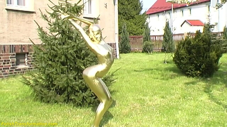 Fetish Islands: Real flexible contortionist gets golden painted