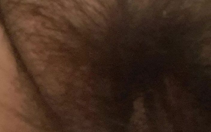 Mommy big hairy pussy: La chatte poilue d’une MILF mature