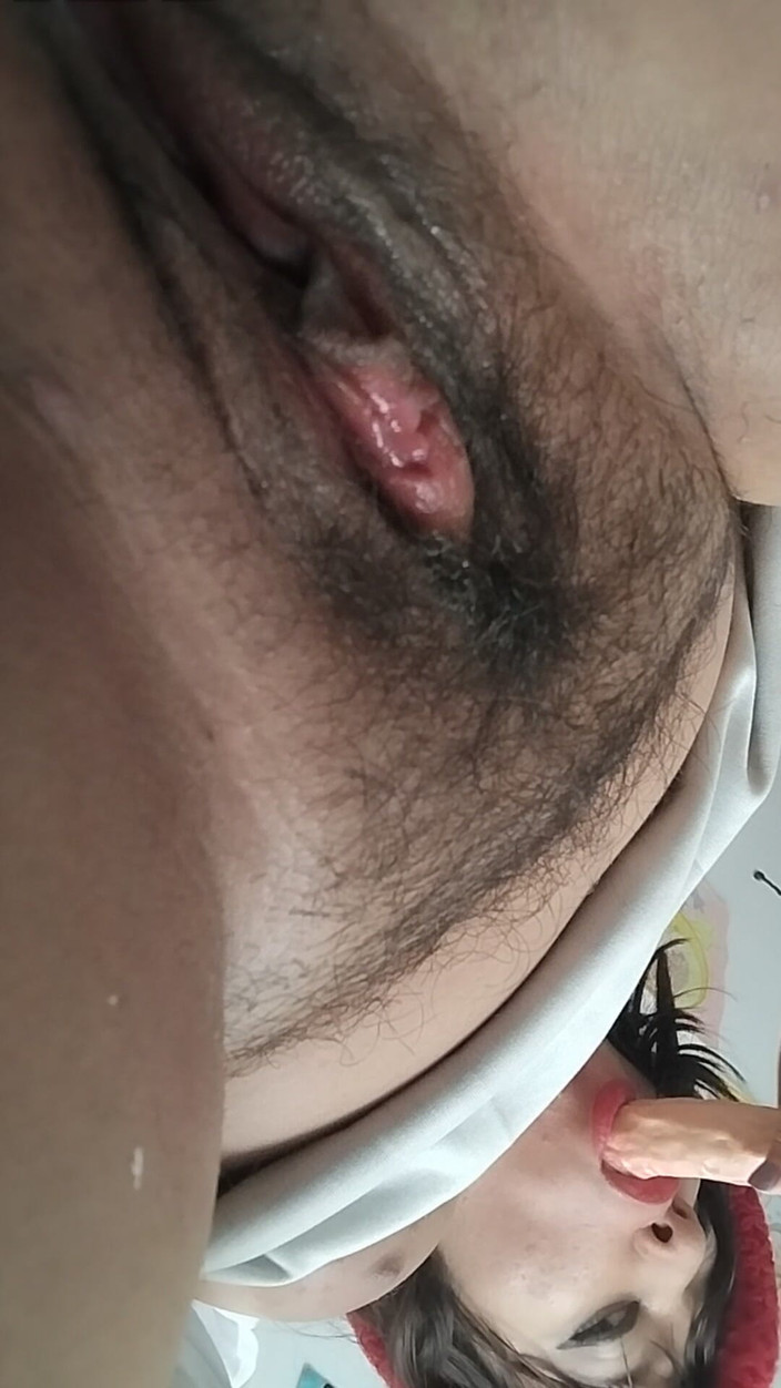 Nana Bela: Meine Muschi mit einem Plug ficken