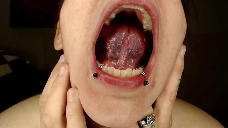 Abby Anna: Piercing ile büyük ağız turu