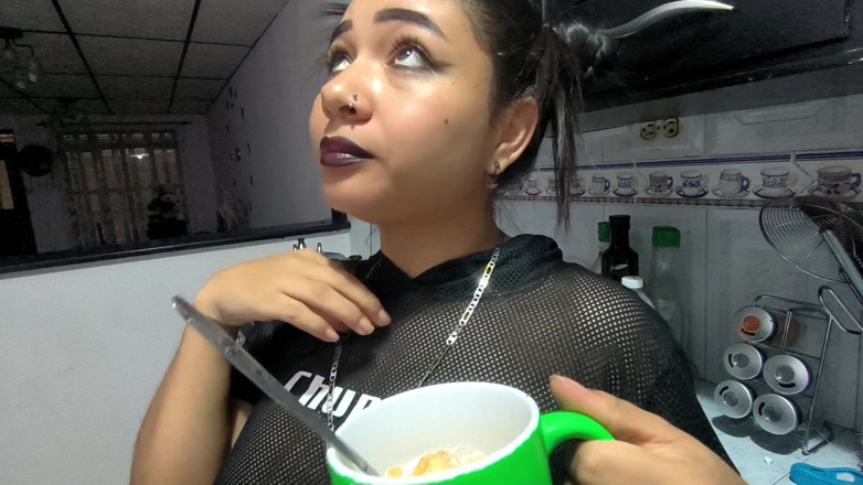 Isabel: Phù thủy khổng lồ có một người đàn ông nhỏ bé như...