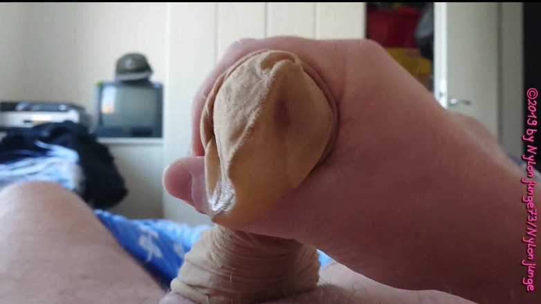 Carmen_Nylonjunge: Sperma dalam Nylonsock