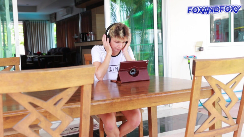 Lisa Fox AKA Foxy: Dubur, creampie dan muka air mani dengan 2 kembar pendek