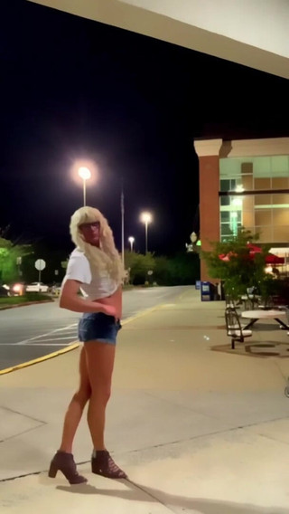 CindieLove: Cindie yêu đôi chân dài gợi cảm của khách sạn Breezeway...