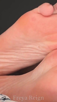 Silent Foot Worship with Lots of Toe Play in and Out of Socks