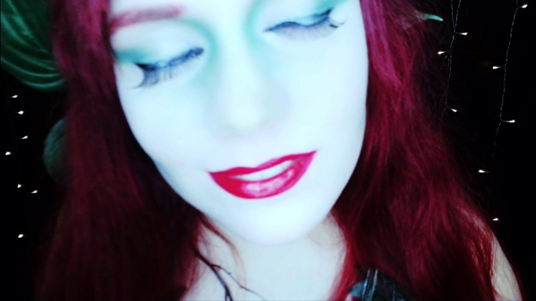 Scarlet Vixen: Poison Ivy - milující polibky