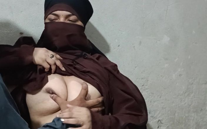 Miss Faiza Khan: Muslimsk tjej med stora bröst suger min kuk och efter...