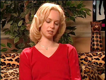 Teen Seduction: Remaja blonde mengongkek seluruh asrama