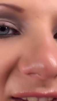 Blonde milf neemt grote zwarte lul diep in haar kont