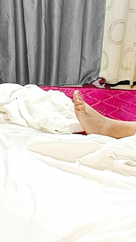 Ibu tiri saya suka melihat saya menghisap teman wanita saya