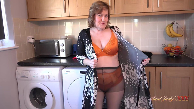 Aunt Judy's XXX: TetaJudysXXX - Vaše zralá žena v domácnosti paní Kugar saje tvého ptáka...