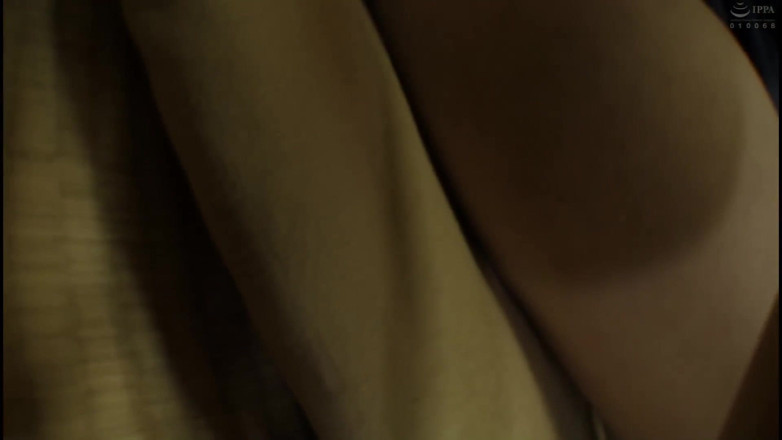 Raptor Inc: Mujer casada tomada en la cama y cae de gracia...