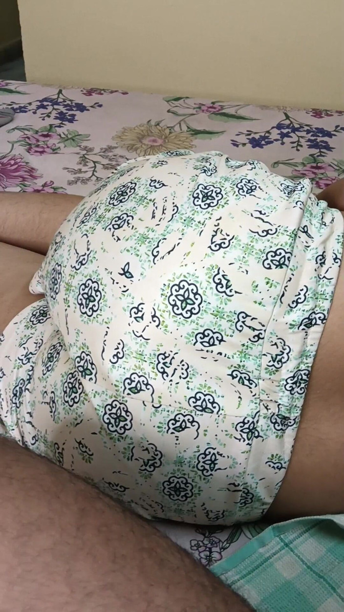 lust of milf: Nikku yenge gece geç saatlerde sert sikiliyor - yüksek sesle inliyor