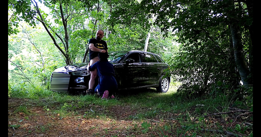 Toilet Mommy: De pik van een collega zuigen