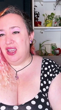 Branlette à travers ta culotte en dentelle rose pour moi