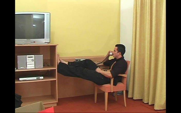 DEUTSCHLAN PORNO XXX: Lần chơi lỗ hậu thô bạo đầu tiên của tôi với...
