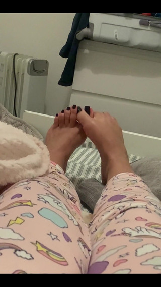 KiffaFeet: Swallen unavené prsty na nohou