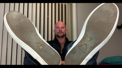 Jasons feet: U interviewt voor een assistent-baan