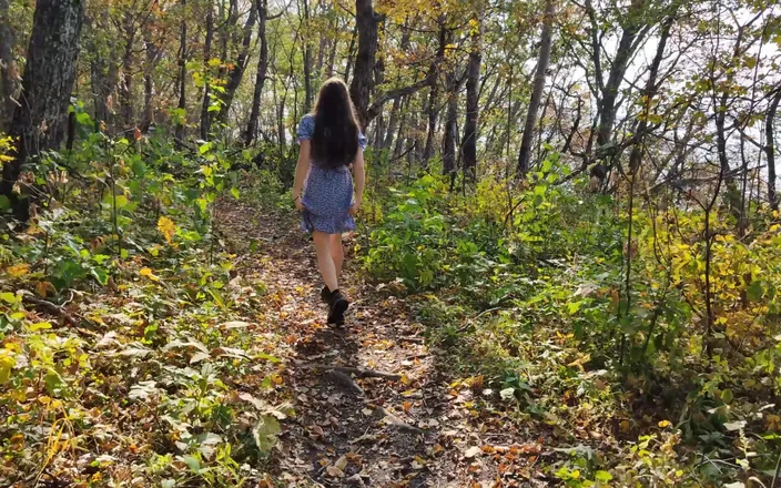 MissPopa: My Fall Walk Without Panties.