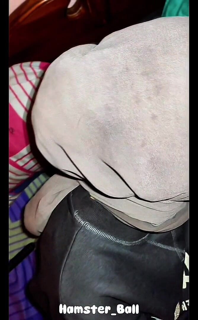 Hamster_Ball: 내 순진하고 종교적인 이복 여동생에게 처음으로 섹스를 가르치는 것