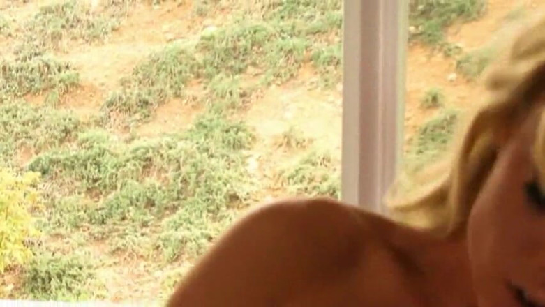 Kayden Kross: Kayden dostává výstřik na obličej po žhavým sexu