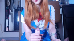Miss Moons: Asuka dominuje Shinji za to, že se ji snaží políbit