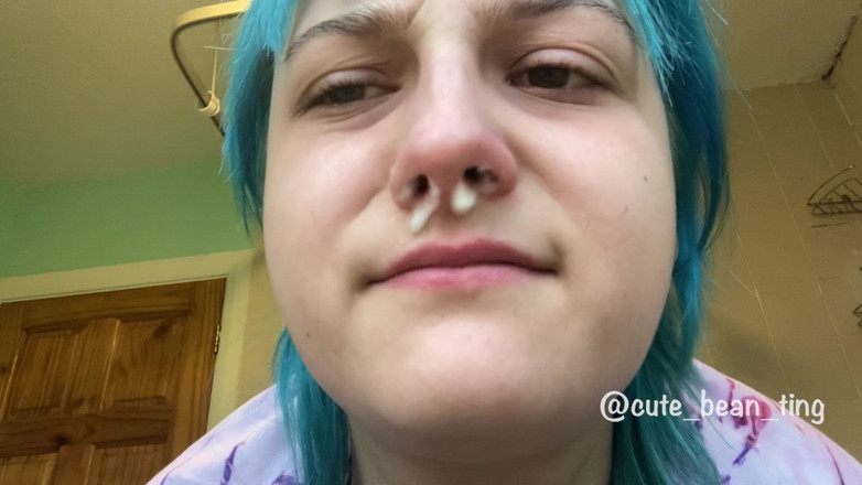 Alice Bean: Snotty chupando o nariz