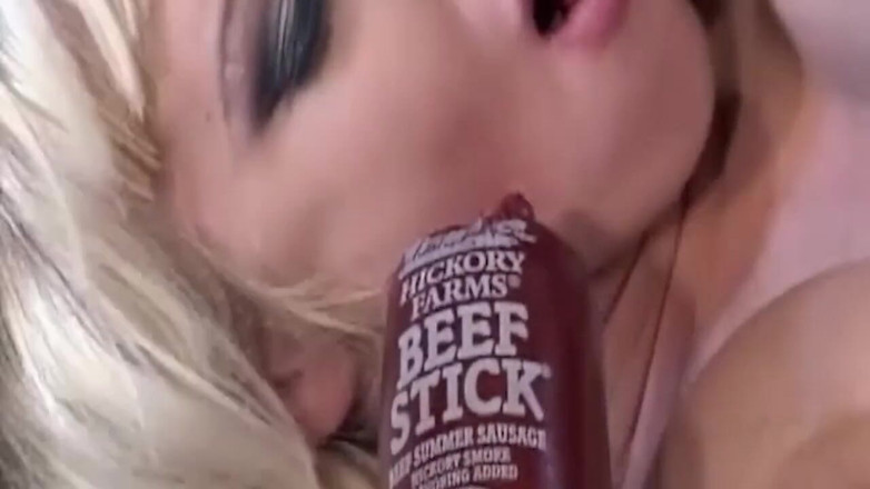 Bangora sluts: Tante seksi rambut pirang didobel penetrat liar sama banyak kontol...