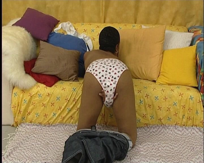 YOUR FIRST PORN: Schwarze Nicky Ist Sehr Heiss - La black Nicky est très...