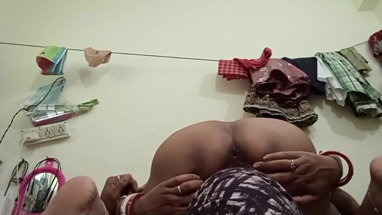 Real Couple 203: Vrouw met grote sappige kont zit op het gezicht van...