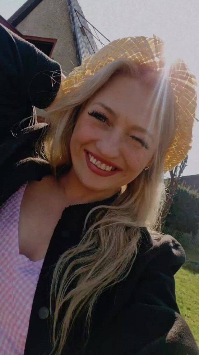 Blonde (Sensual and spicy)