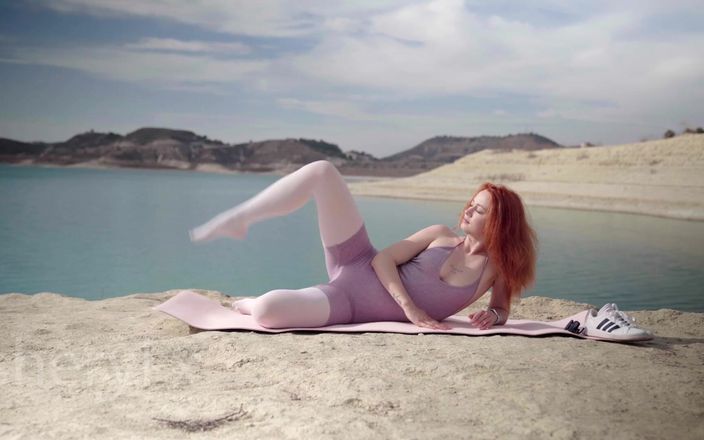 Sheryl X: Yoga som sträcker sig på en sjö
