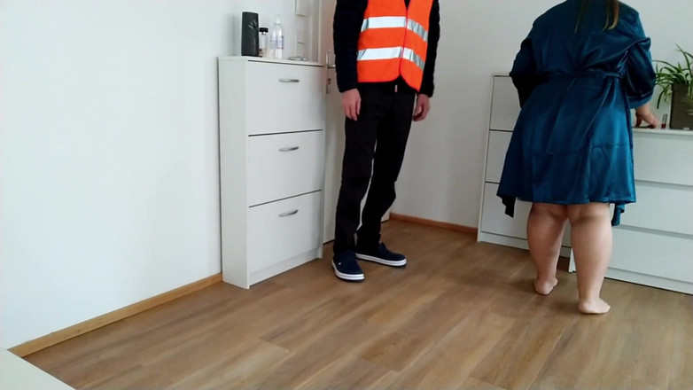 OurFetishLife: Помилка в службі доставки закінчилася спермою на дупу зрілої мілфи