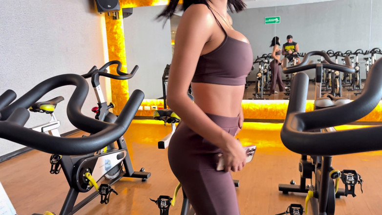Valentino Roca TV: POV - Hampir Hamil Orang Asing Dari Gim Ingin Bertemu Saya -...