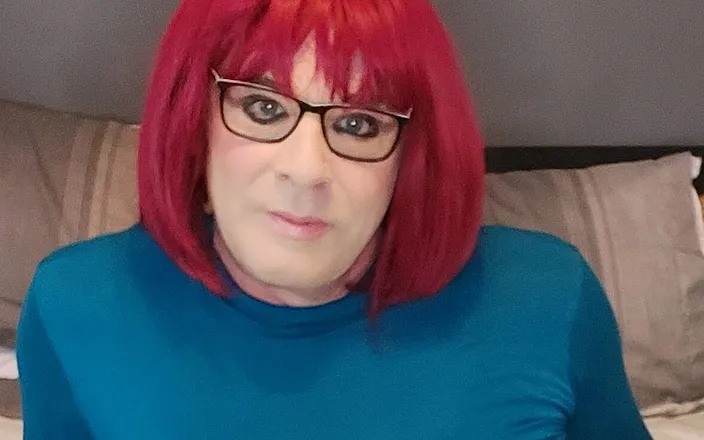 Juniperberi29: Crossdresser dildo fun and cum taste
