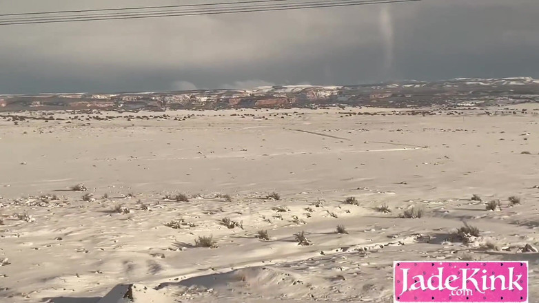 Jade Kink: Amatör kız trende çıldırıyor