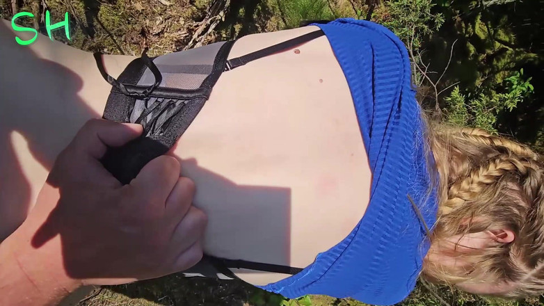 Stefan Hartmann: Une salope blonde se fait tracter et baiser dans les...