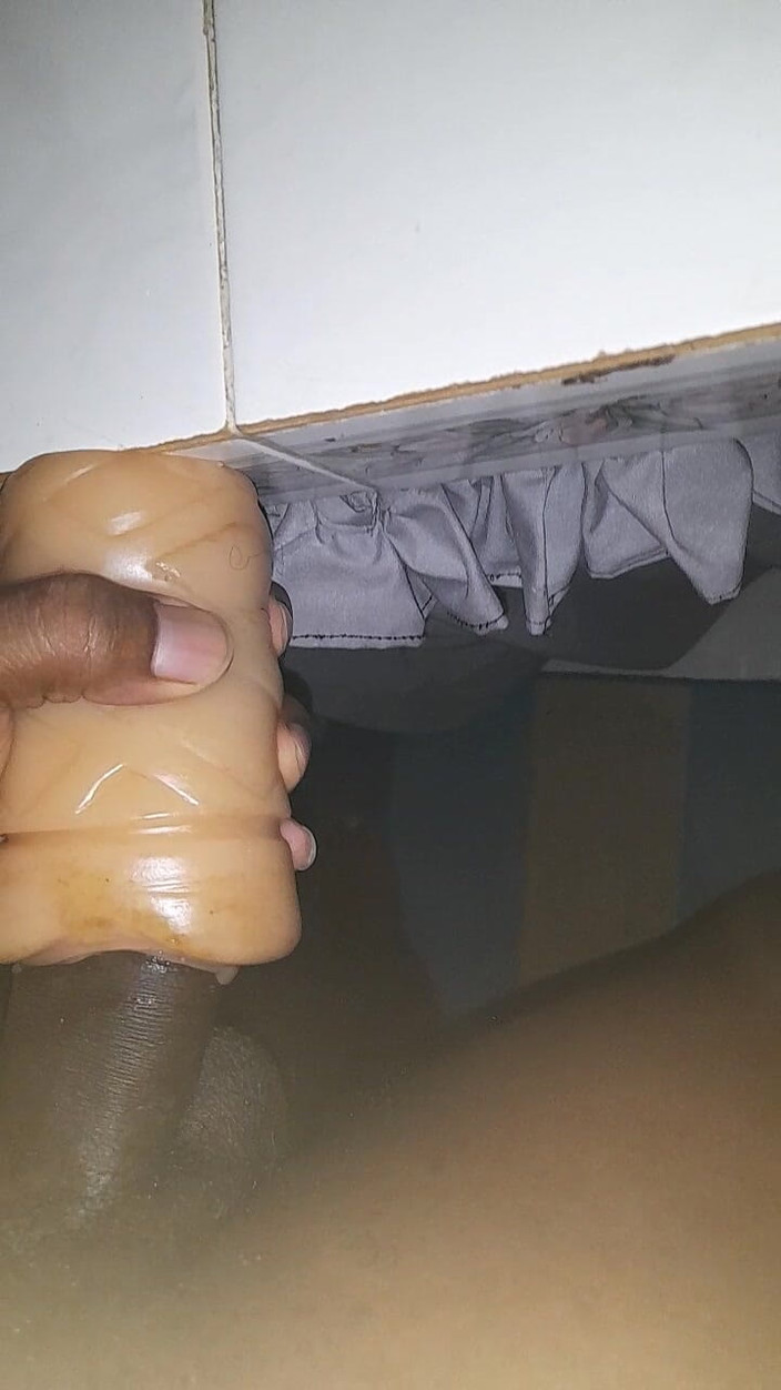 Black guy: Masturbándose S7 E5