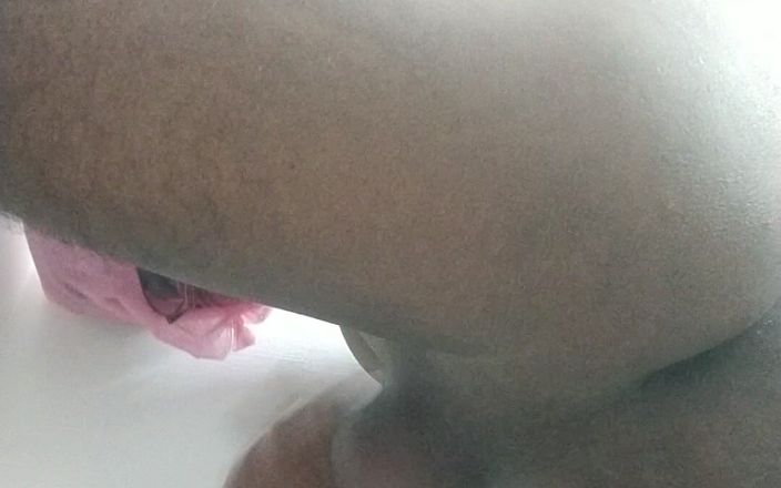 jonnysiuuu837: Hombre mastrubando y mostrando el culo