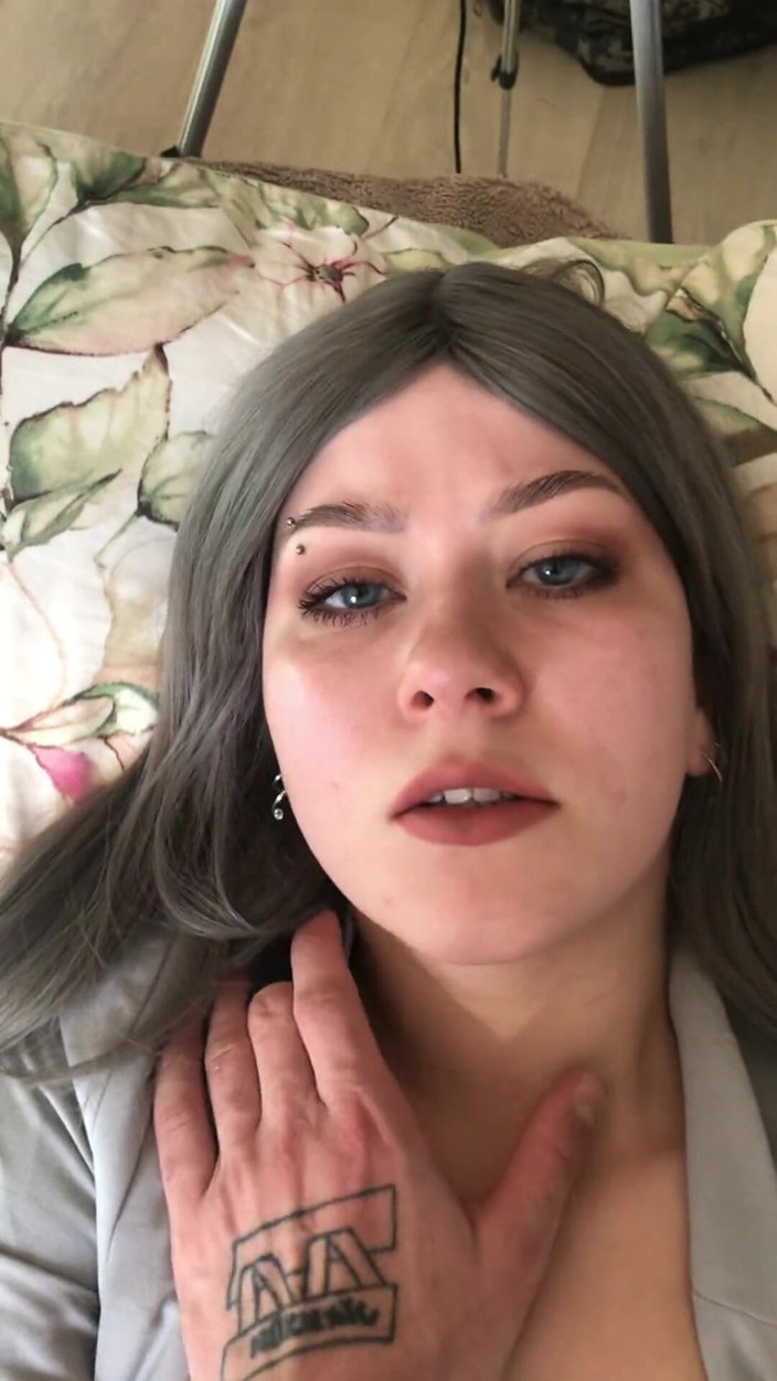 Vilu_and_Mi: 友人の彼女と彼が入ってくる前にさっとセックスする