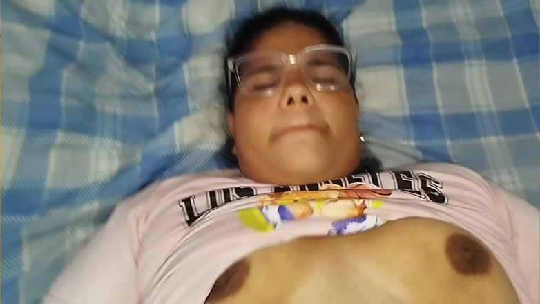 Adribella69: Jiran saya yang menjijikkan datang dan memancut mani pada tetek...