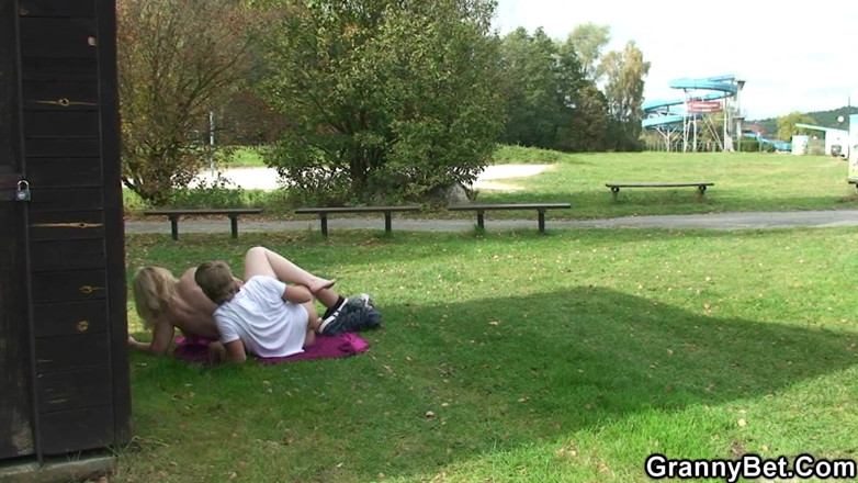 Granny Sluts: Fatto in uno spogliatoio