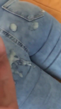 I finally managed to enjoy my beautiful sister-in-law and I made her a cumshot on her big ass with my jean on
