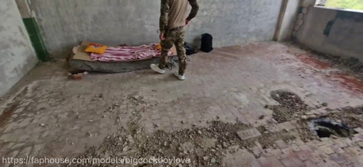 AlexGay: Yırtık iç çamaşırlı askeri twink hooligan orduda ateşli sikiliyor