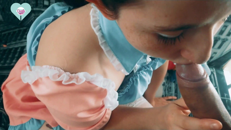 Candy Camille: Ho Scopato Una Cameriera Carina in Gonna E Calze