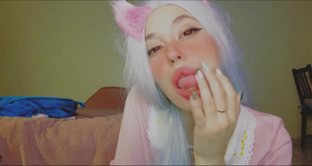 Bambietta Valentain: L'arrapante anime ragazza succhia le sue belle dita