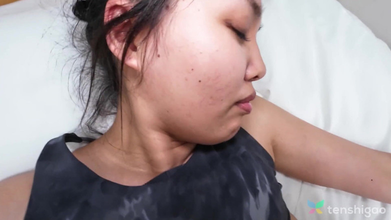 Tenshigao: Yoga öğretmeni Hina Chinen ilk porno performansında